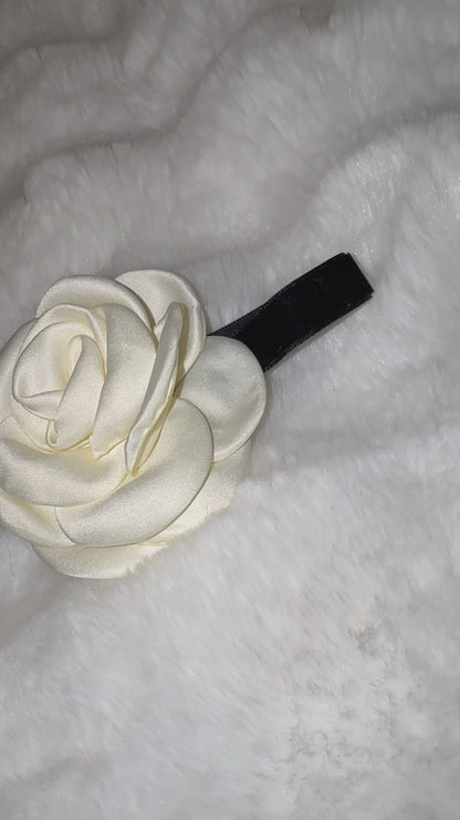 Rose - White Choker
