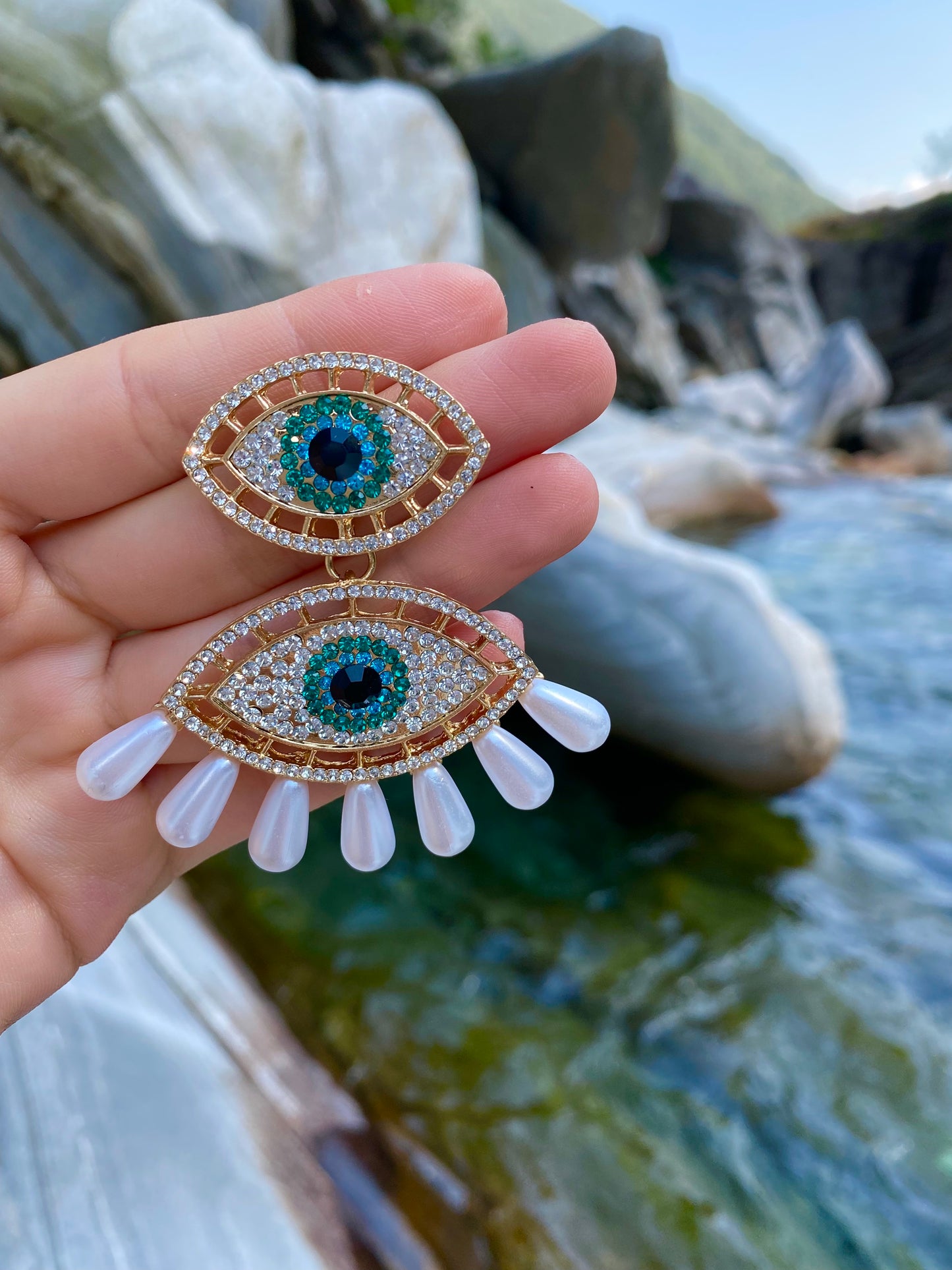 Exotic Chic Glam Green Blue Eyes Earrings